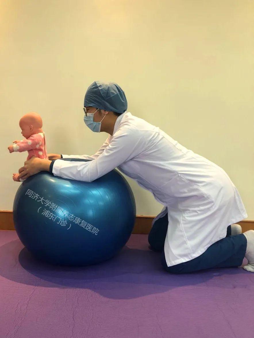 科普bobath球在康复训练中的使用第一部分头部运动训练