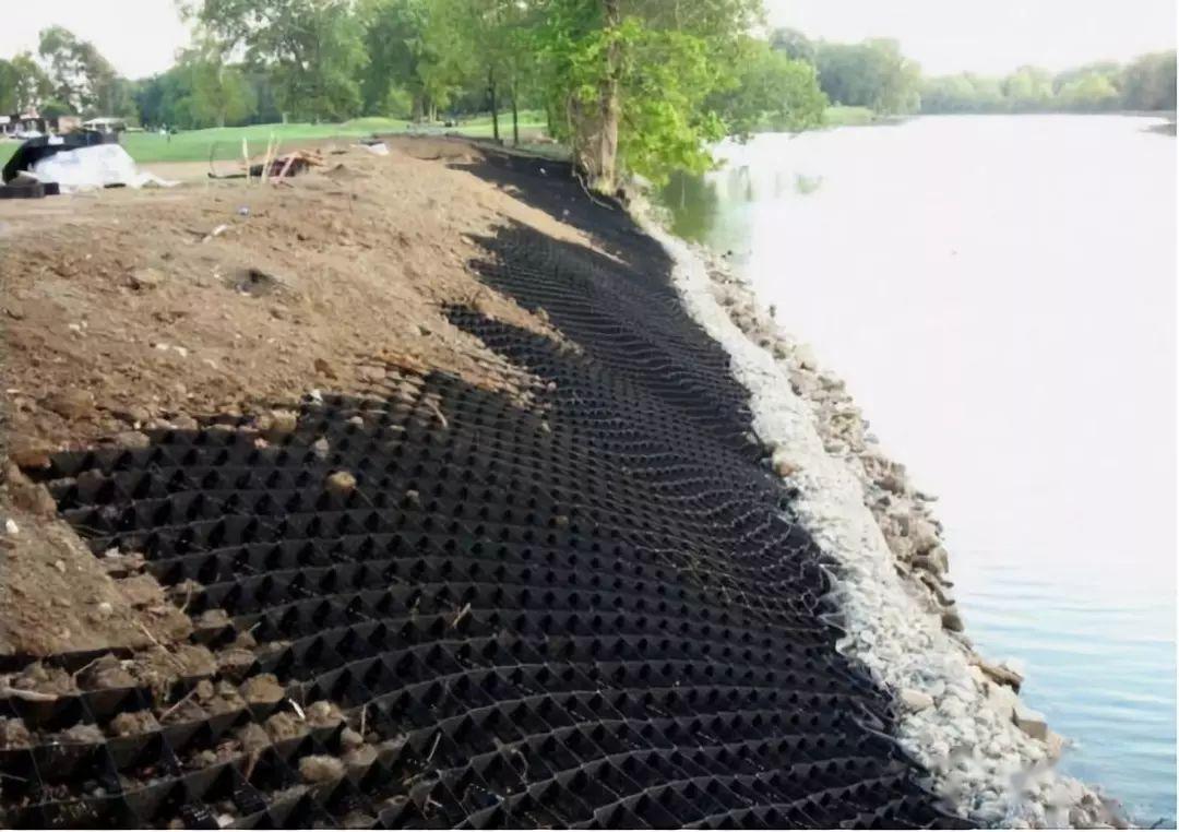 从工艺流程到施工要求详解2种生态护坡