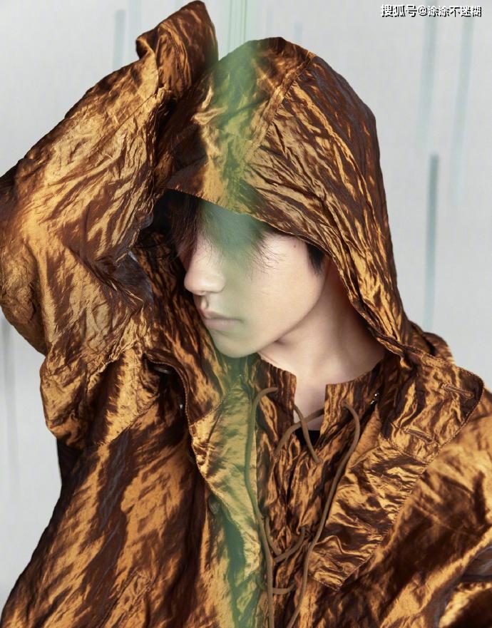 易烊千玺19岁解锁十刊大满贯易人千面的秘密