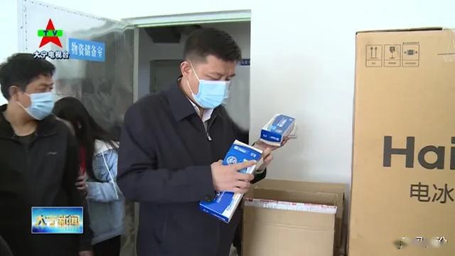 大宁樊宇检查初三年级开学准备工作