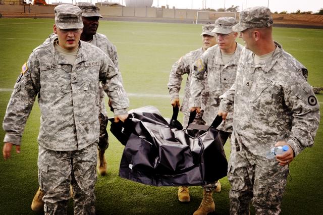 原创美国收尸部队驰援纽约两名士兵带一名验尸官全天24小时收尸