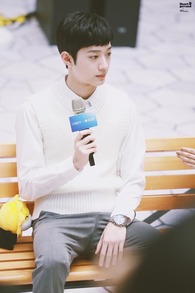 赖冠霖年纪不大超会穿波点衬衫搭白t清爽帅气初恋男友模板