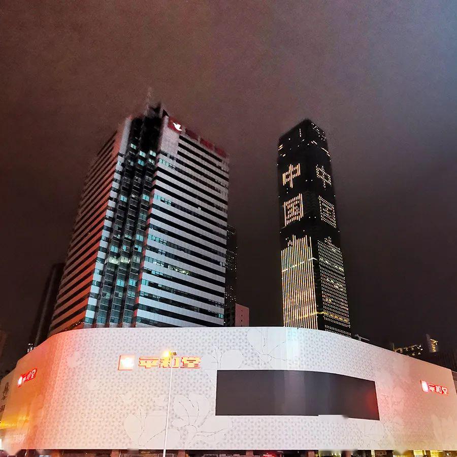 五一广场平和堂幕墙改造工程位于长沙市五一商圈,双地铁交汇处,人流