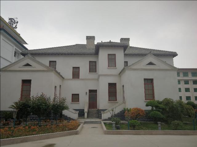 1947年12月28日运城解放后,河东盐务稽核分所成为中共运城地委,行署