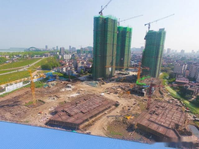 原创江南怡景石首热火朝天的楼盘工地