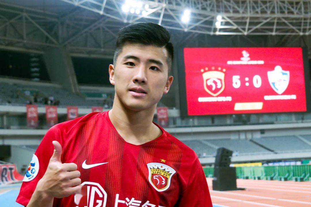 《球爱绿茵场》:朱辰杰详解传帮带,李圣龙新歌吐心声