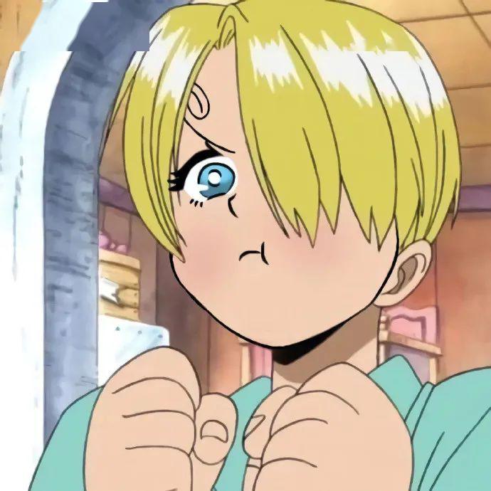 罗不苟言笑的罗在路飞,山治之后也摆出了可爱的嘟嘟嘴.