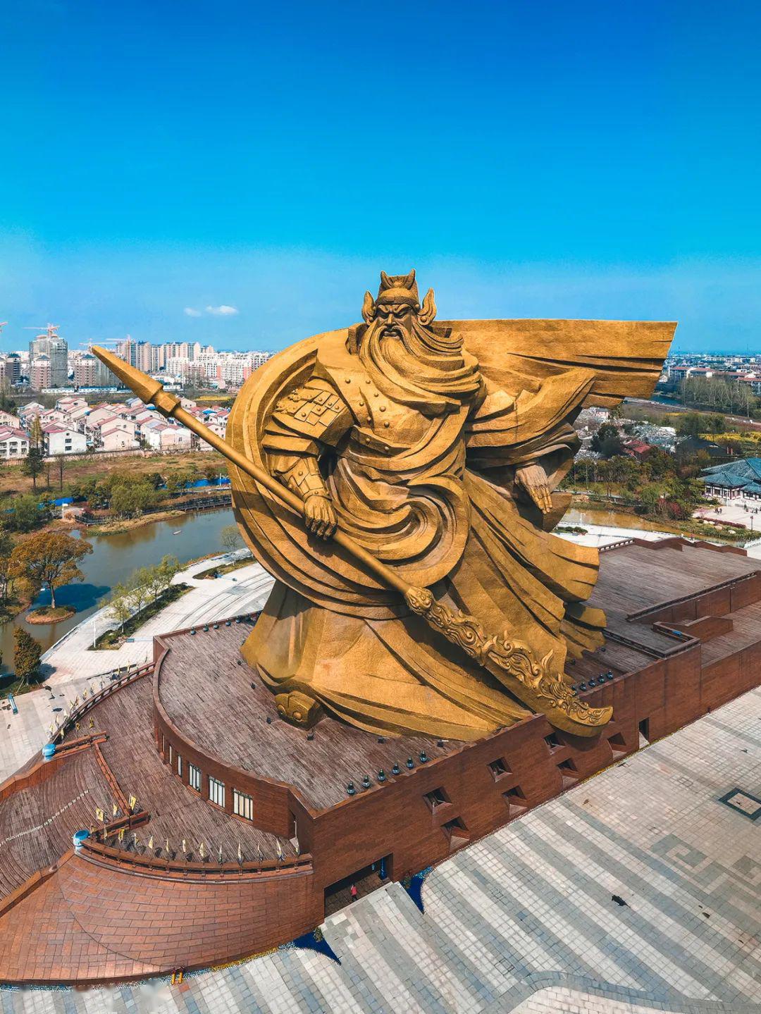 ▼(荆州关羽像,高58米,刀长70米,摄影师@邓双;注:三国时荆州范围更大