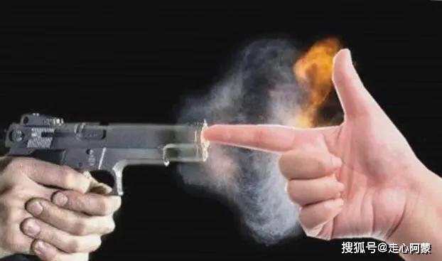 有人拿枪指着你,用手指堵住枪口,枪会炸膛还是手会报废_子弹
