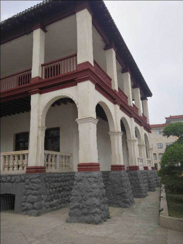 1947年12月28日运城解放后,河东盐务稽核分所成为中共运城地委,行署