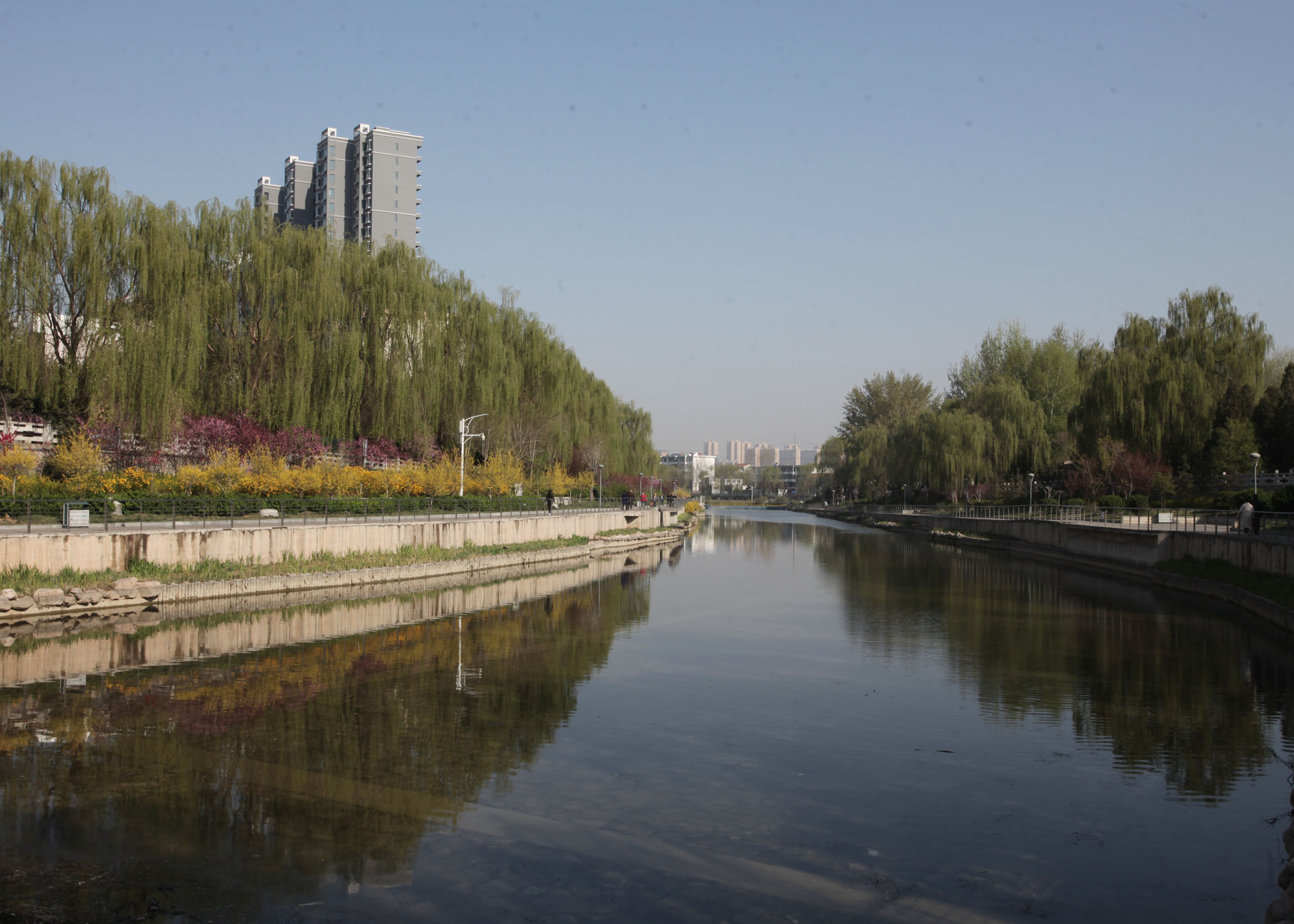 筆者騎自行車從太行公園開始騎行,途經長子門公園,淮海公園,濱河公園