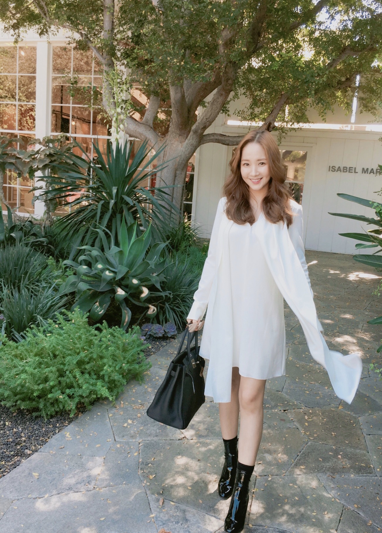 李敏镐前女友朴敏英晒照,淡妆素雅不愧整容模版,34岁发量惊人