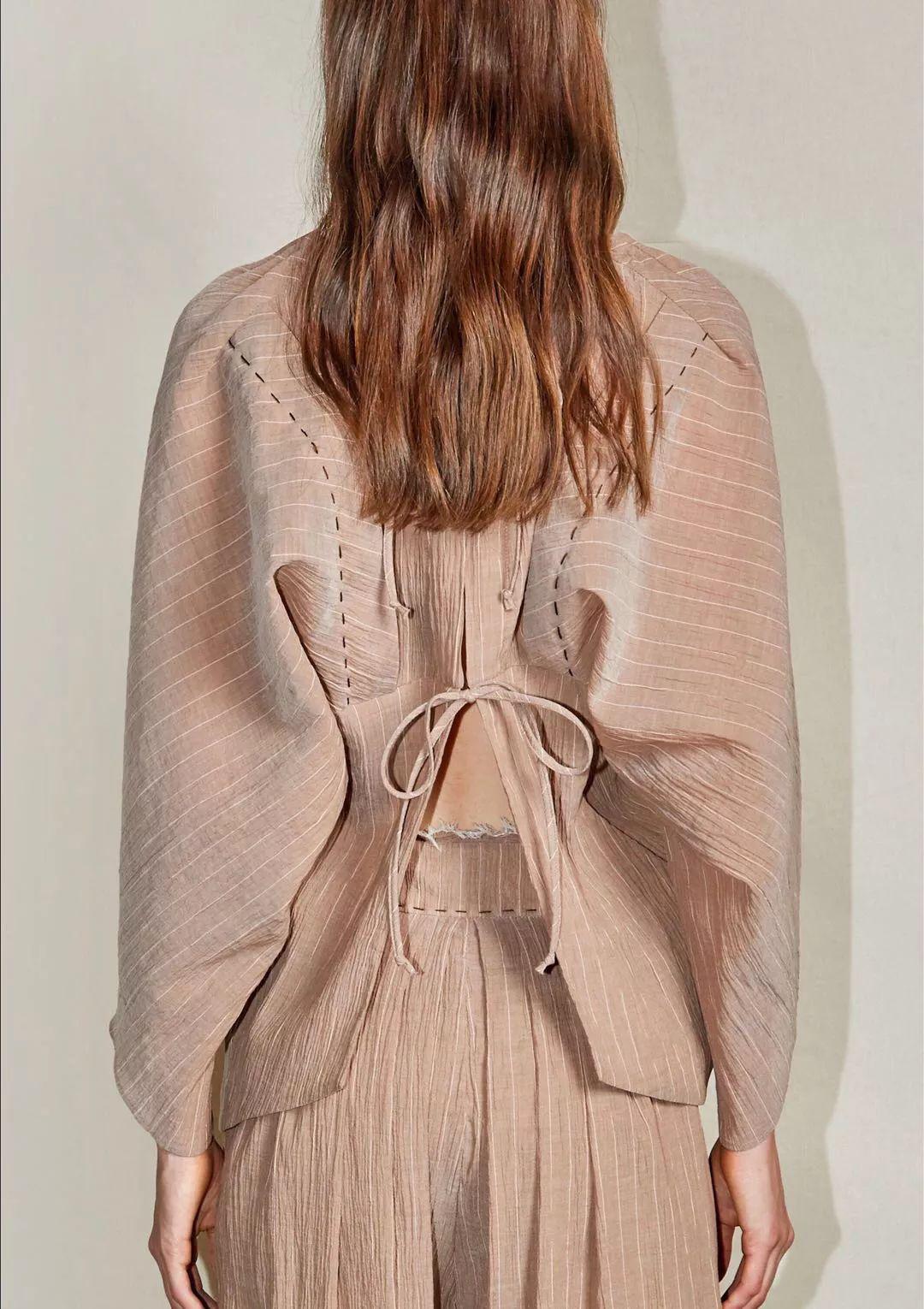 吧视角转移到衣服后背时装秀场上美到窒息的背影杀手