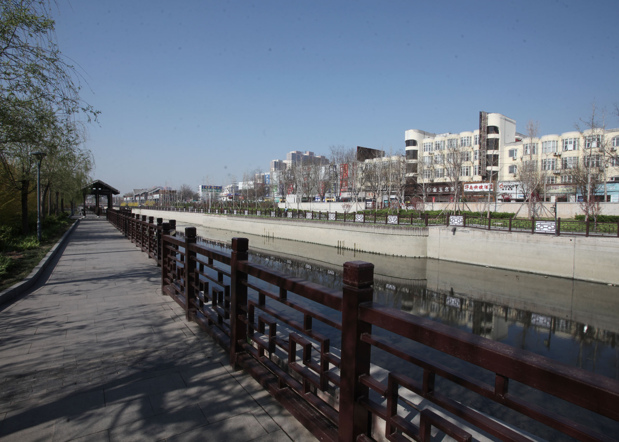 筆者騎自行車從太行公園開始騎行,途經長子門公園,淮海公園,濱河公園