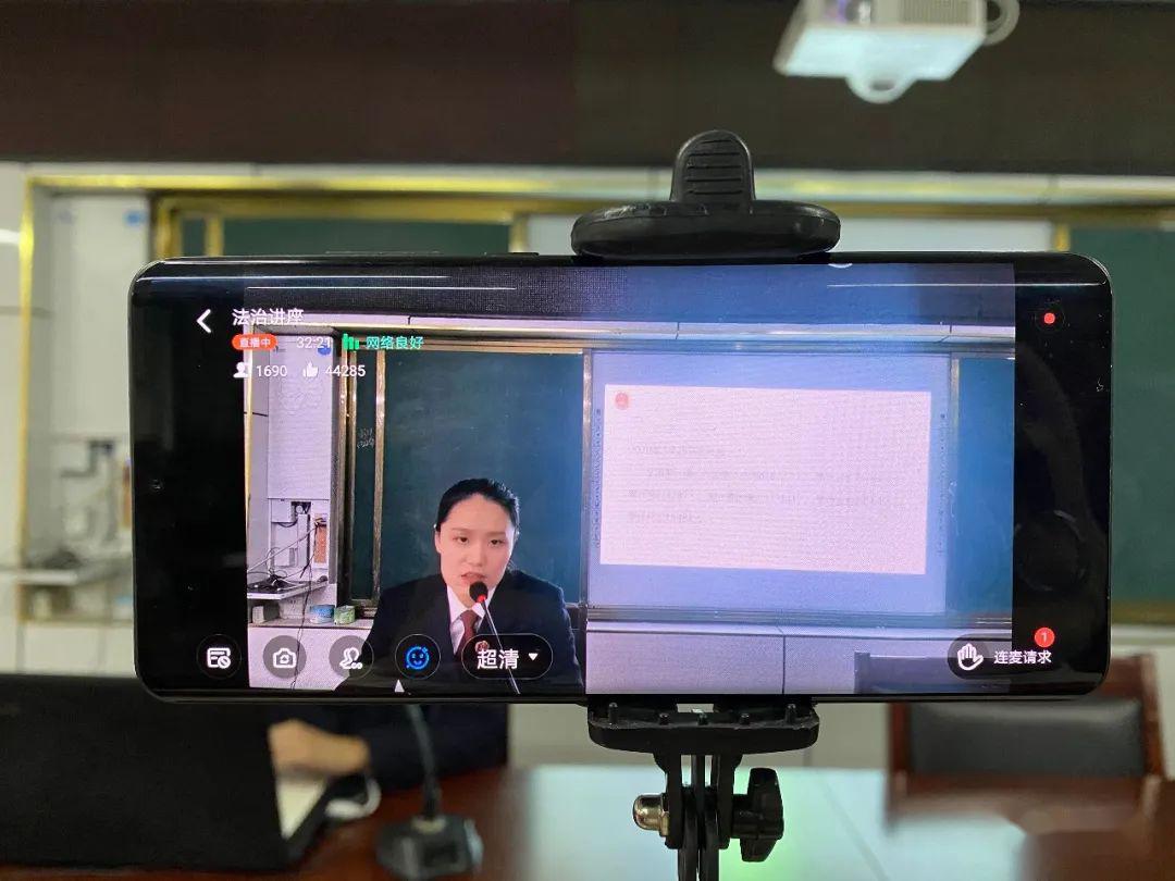 微石楼检察官变身网络主播法治云课堂开讲啦