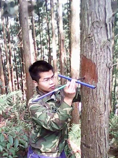 2015年,在导师施季森教授的指导下,郝兆东开始涉足生物学科前沿领域