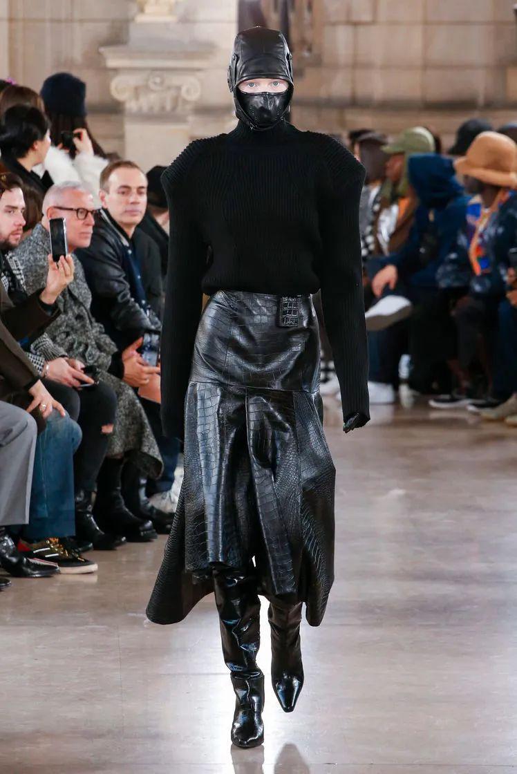 英国异装癖之父爱到不行的乳胶亦正亦邪的胶类恋物主义情结骚动的时装