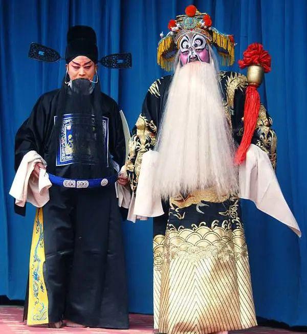 戏曲也较真儿之忠保国里的杨侍郎怎么会有这么多套衣服