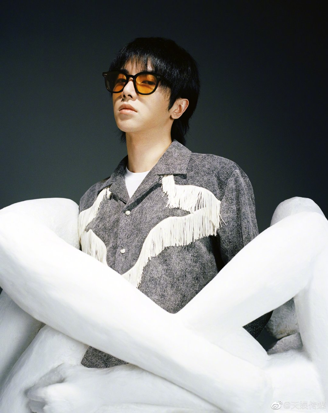 华晨宇:眼镜一戴,谁都不爱