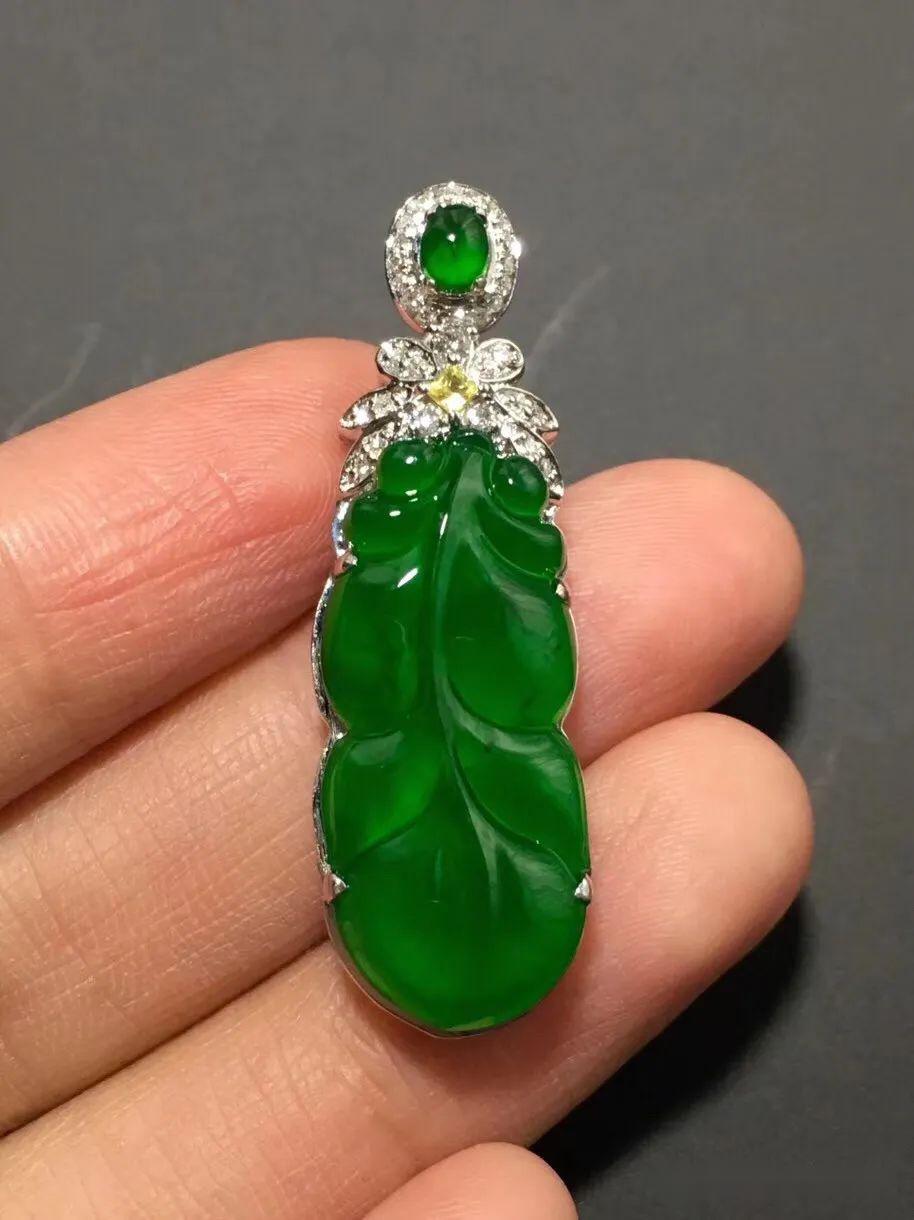 翡翠欣赏丨冰种正阳绿佛公吊坠五位数