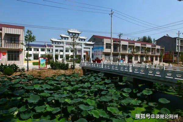 湖北荆州洪湖市的一个镇,位于大湖北岸,是水乡中的"水乡"