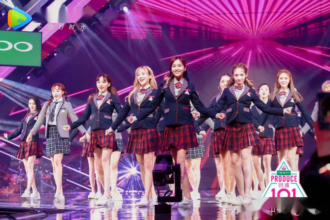 不过制服的设计确实很应合主题,是一股浓浓的"创造101风",好像把它放