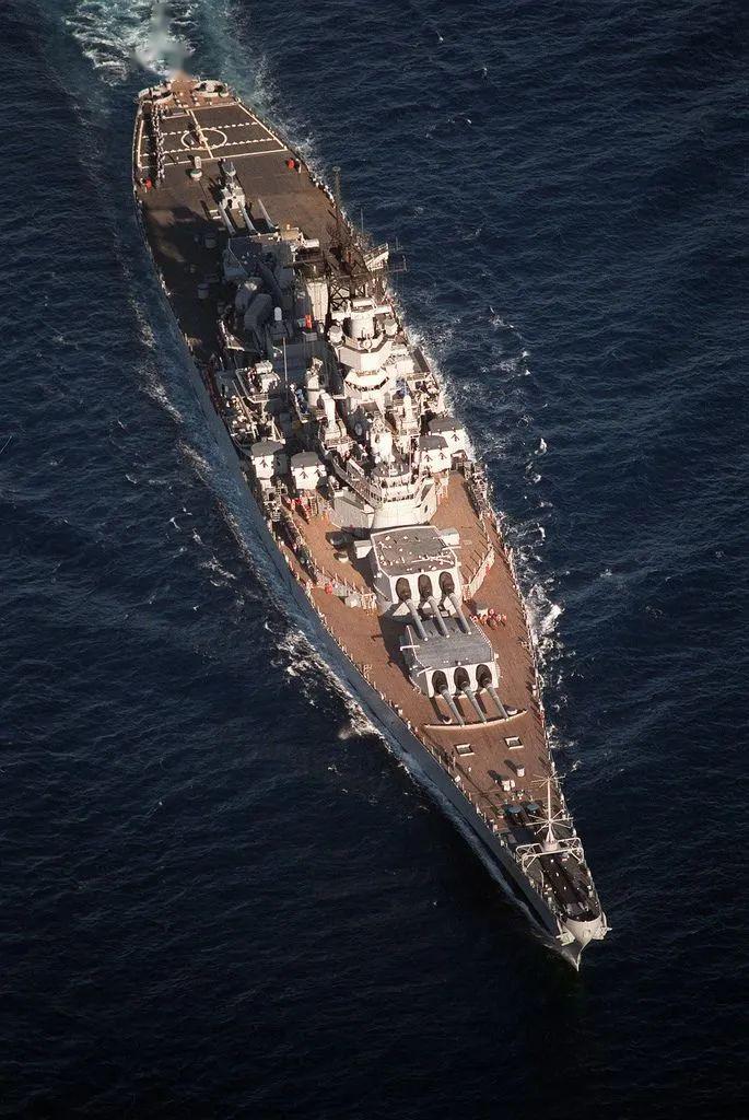 ▼密苏里号战列舰▼衣阿华级战列舰▼衣阿华号战列舰主炮舷侧齐射