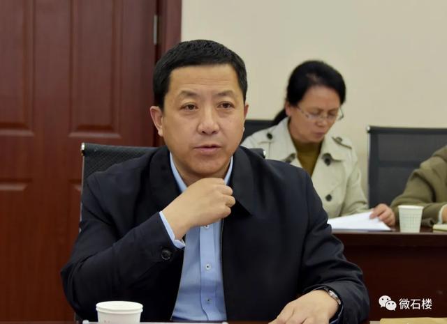 张文元政协党组成员,扶贫办主张晓炯政府副县长 陈建林县委书记 油