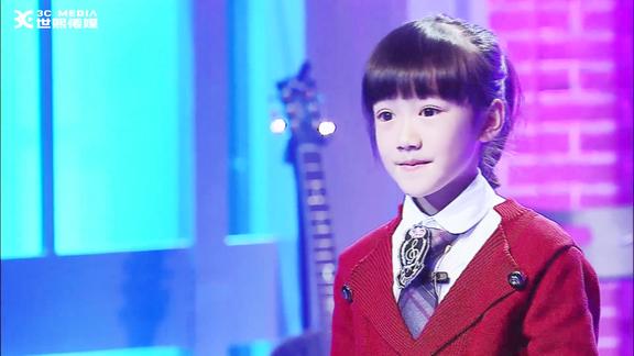 8岁古思睿走心歌唱阿爸的背篼没有背过我但他背起了整个家