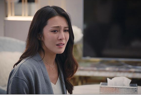 《法证先锋4》的大结局中,只见被杀的小丑摆出5的手势,而张曦文扮演的