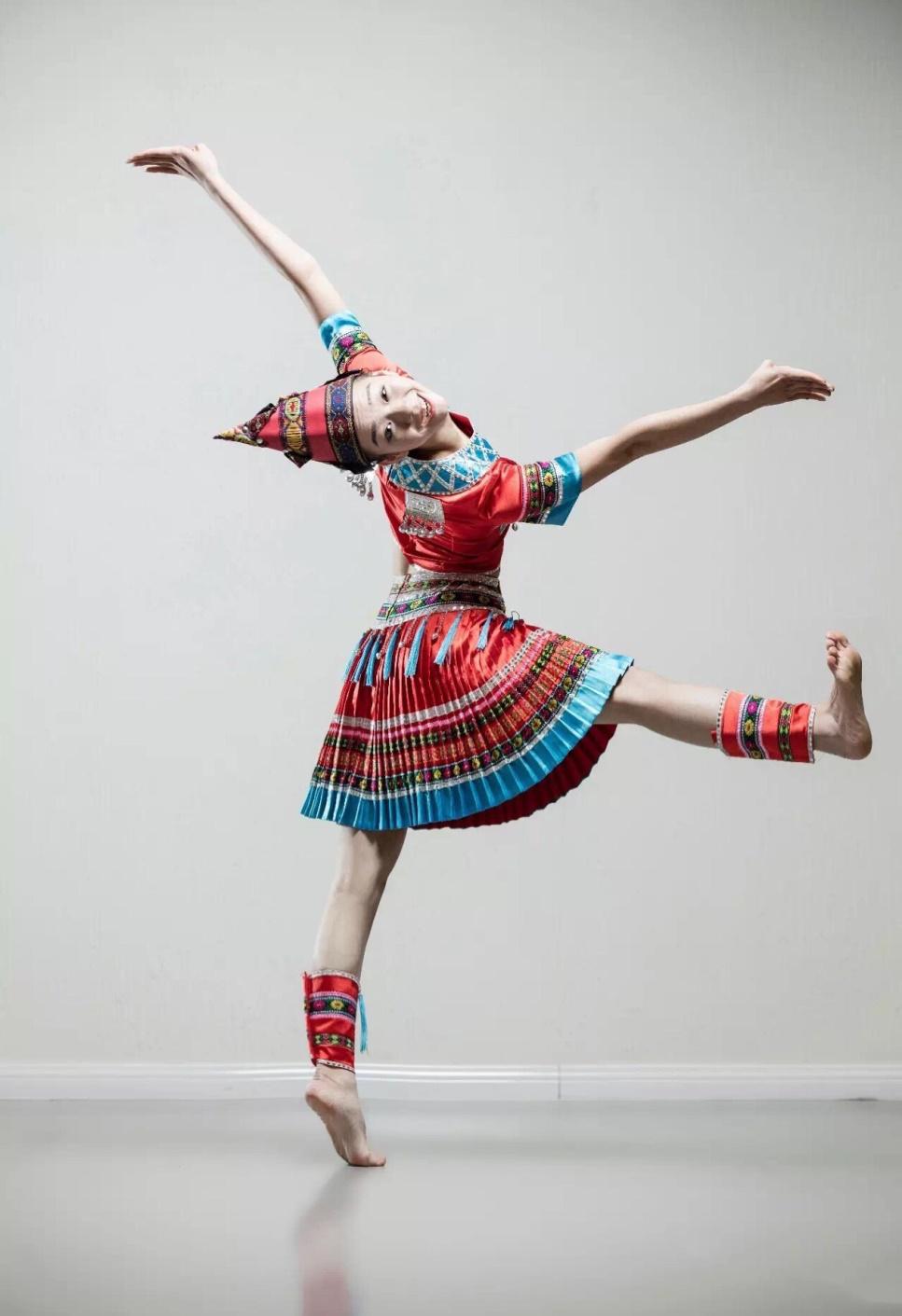 傣族舞蹈动作造型图片