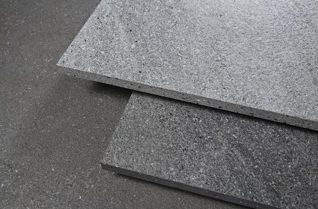 主营10mm-20mm不同厚度瓷砖产品,核心推出20mm瓷质全通体厚砖,"表里如