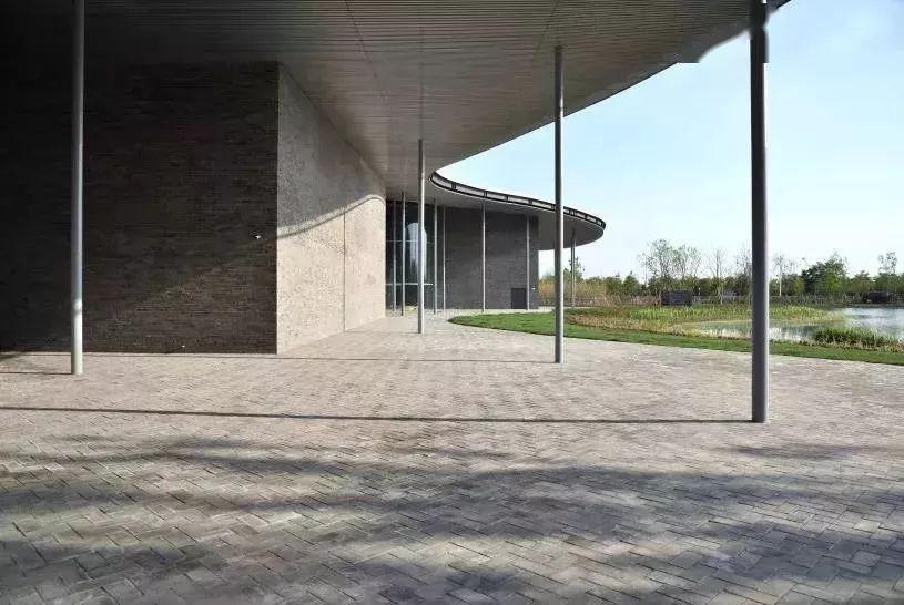 西泽立卫中国第一个美术馆,用80万块青砖致敬传统文化