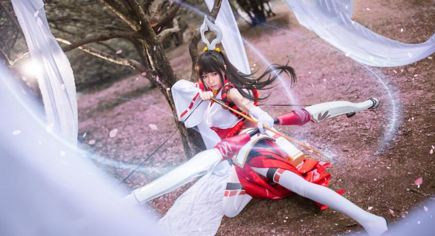 王者荣耀伽罗cos上线,长箭白袜太美,看一眼就像是真实伤害_英雄