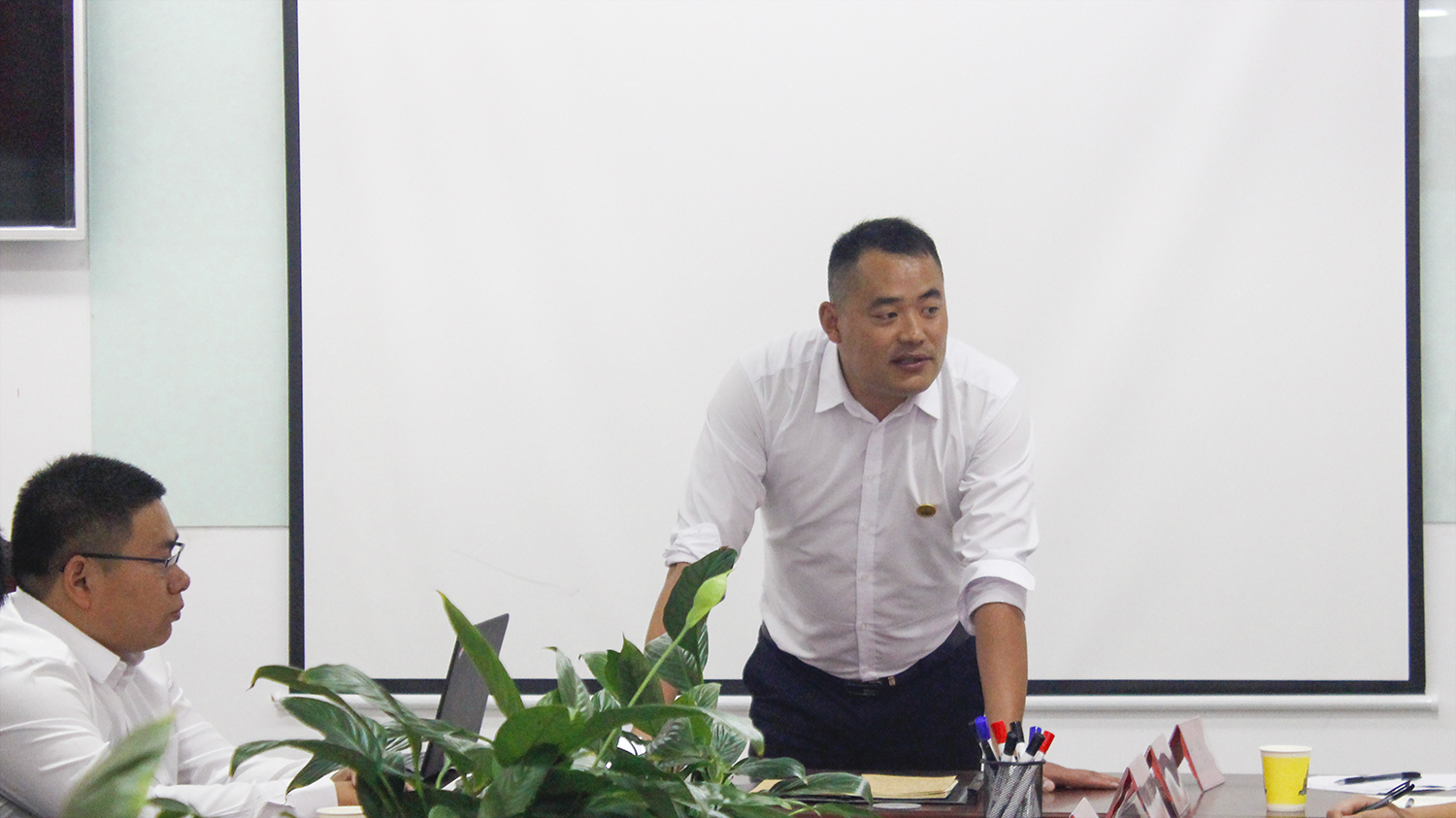 友鸭连锁董事长林栋先生友鸭创始人会场照片