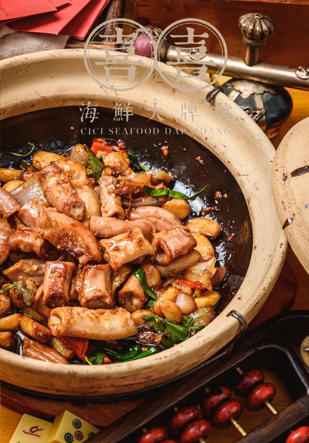 啫竹肠也是啫啫煲系列里的经典之一,爱吃的人真的是爱到不行~主打的盐