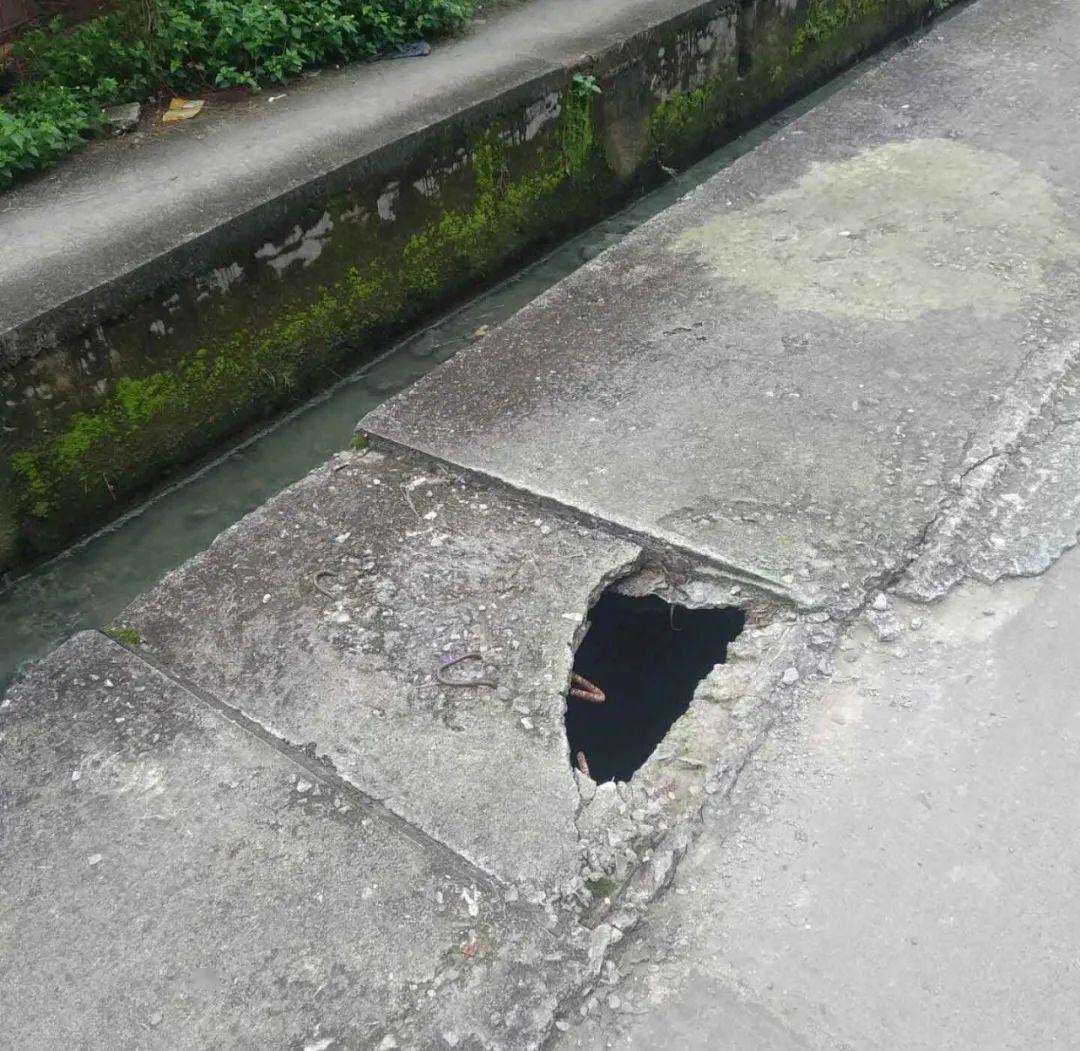 注意!宾阳宾州某中学桥头现大窟窿,路过请小心