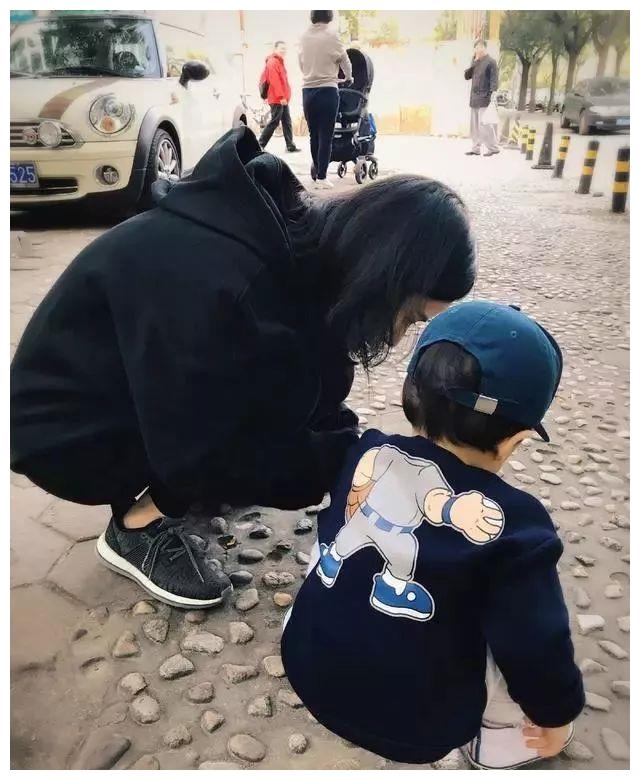 看靳东这一家三口这样的男人活该幸福美好