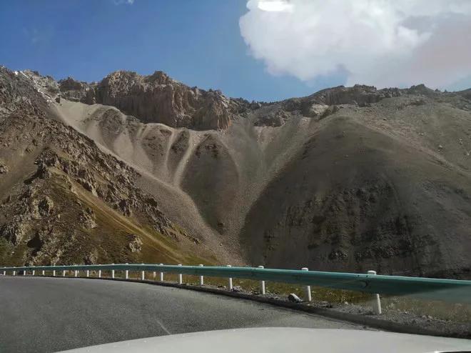 探秘幽深库车大峡谷穿行险峻独库公路惊叹大自然的造化