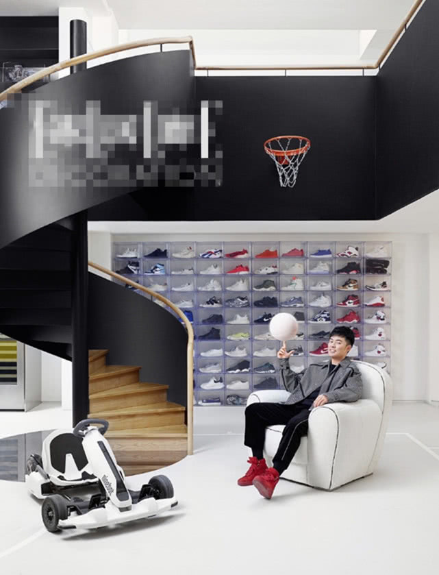 原创陈赫豪宅内景被曝光,家中装了一面"鞋墙",其中一双就值10万