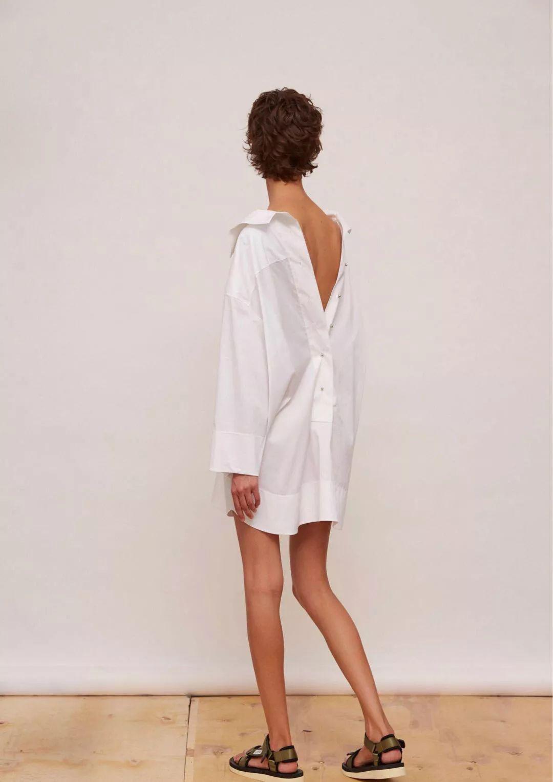 吧视角转移到衣服后背时装秀场上美到窒息的背影杀手