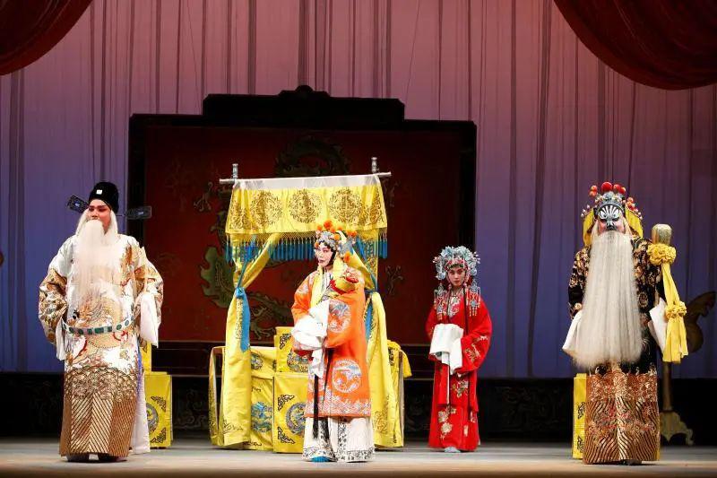 戏曲也较真儿之忠保国里的杨侍郎怎么会有这么多套衣服