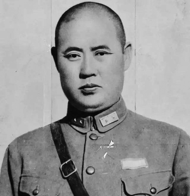 解放战争时期的三大战役,国军统帅结局是;一逃,二俘,三投降_傅作义