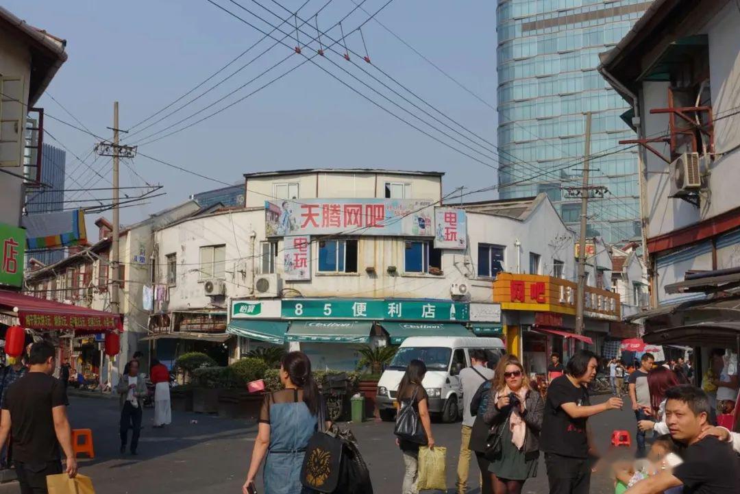 2015年的塘沽路彭泽路乱麻8点半走到了滇池路东海咖啡馆已经关门东北