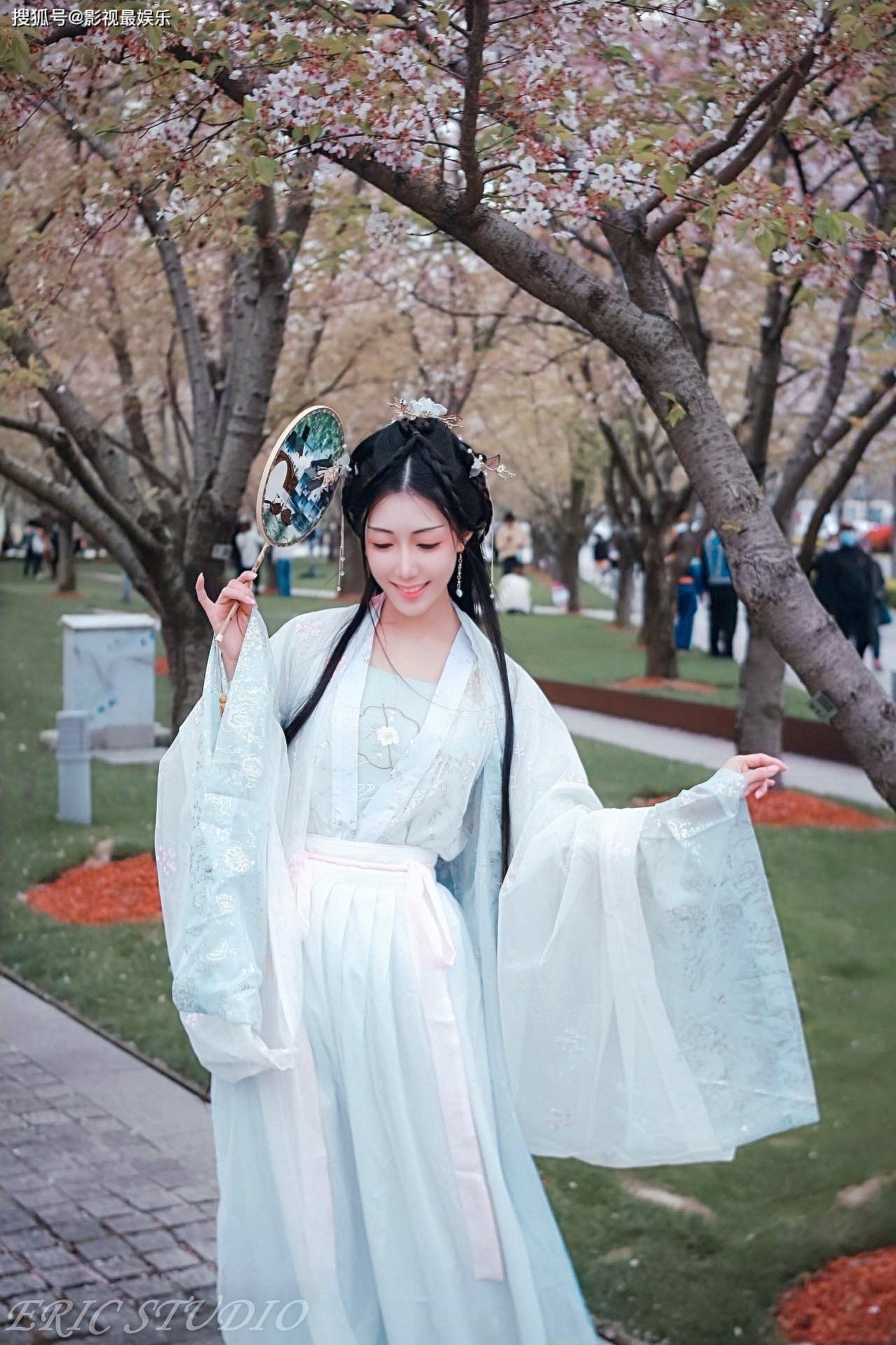 性感辣妈卢小彧绝美古装,宛若仙子下凡