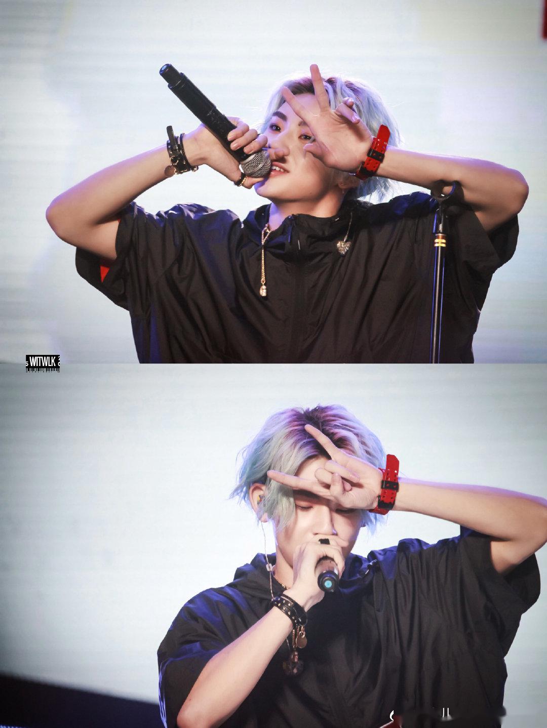 小鬼老师直播科普金属礼是充满仪式感的热爱摇滚的男孩