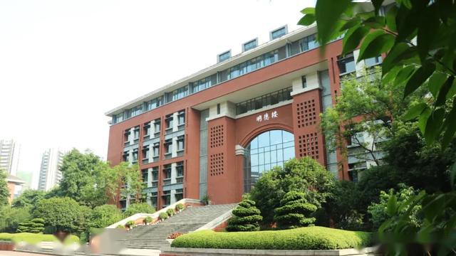 2010年9月,成都七中高新校区在城南天府一街落成,迄今为止,除成都七中