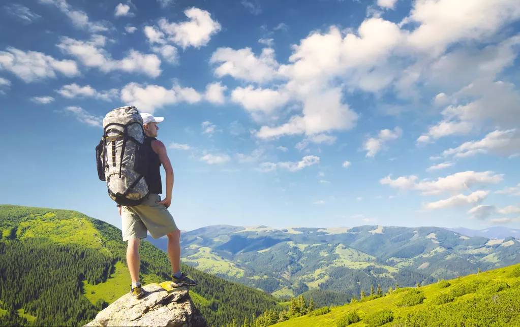 人生就像爬山坚持到最后方能享受巅峰喜悦