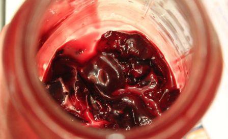 德里克(derek)的维生素c来源:一罐绵羊器官和凝结的血液.