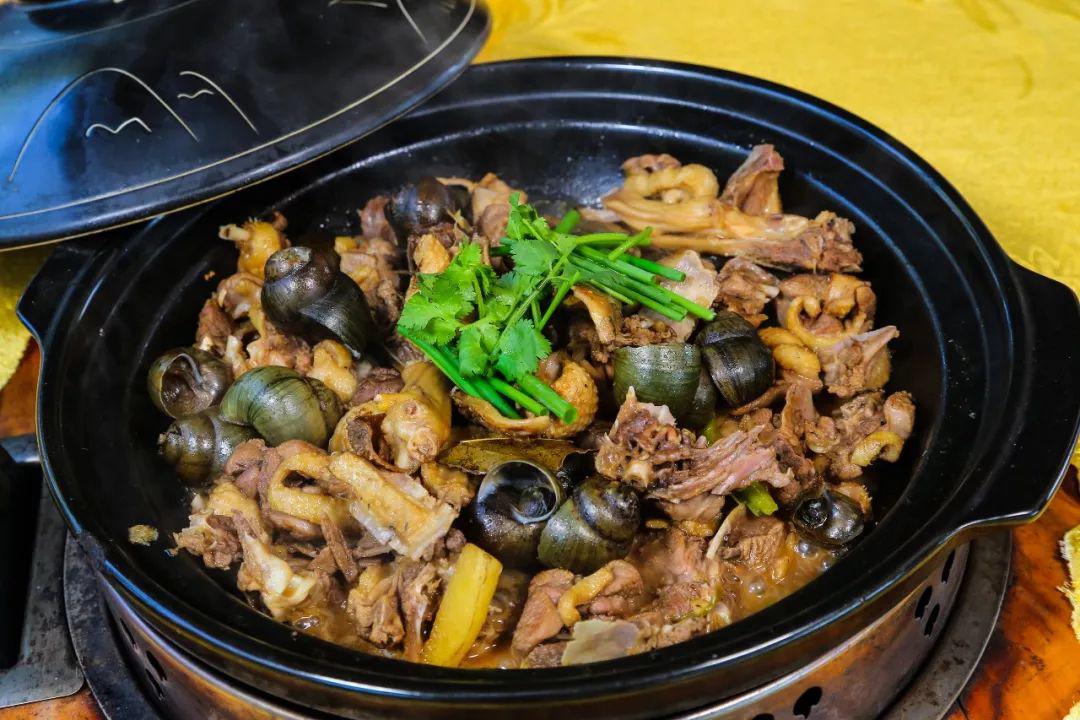 田螺那动人心弦的美味,令人欲罢不能食到吮手指的味蕾冲动,你一定要黎